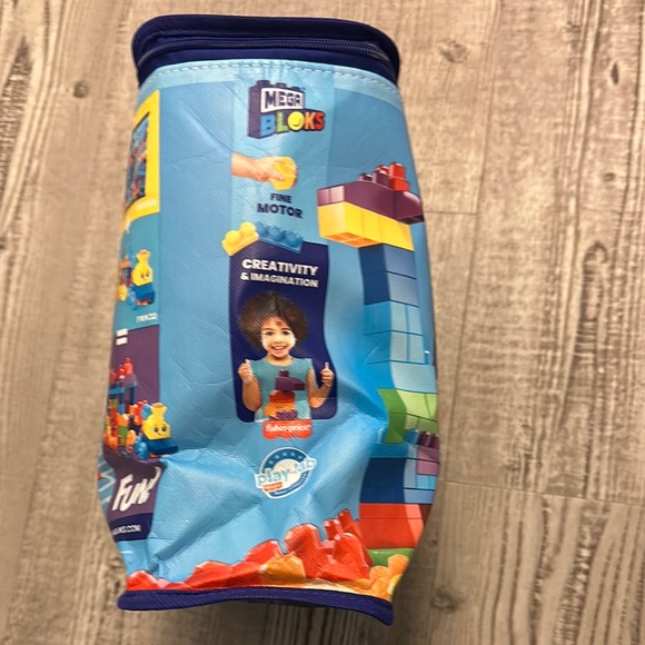 Mega Bloks—Blue and Red Building Blocks Set 80 Pieces - Picture 4 of 5
